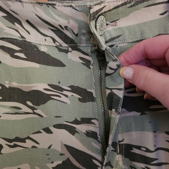 Dickies Camouflage Cargo Shorts Size Juniors 15 - Picture 6 of 9